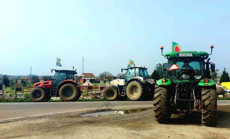 Tratores marcham de Ovar até Aveiro em alerta para “situação dramática” que vive a agricultura Tratores marcham de Ovar até Aveiro em alerta para “situação dramática” que vive a agricultura