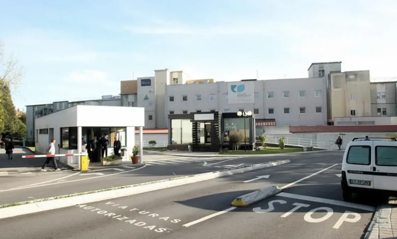 Família de Ovar troca coroas fúnebres por donativos e reconstrói varanda do Hospital de Gaia Família de Ovar troca coroas fúnebres por donativos e reconstrói varanda do Hospital de Gaia