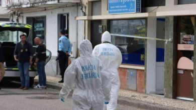 Tenta matar a tiro a ex-companheira e tenta o suicídio a seguir Tenta matar a tiro a ex-companheira e tenta o suicídio a seguir