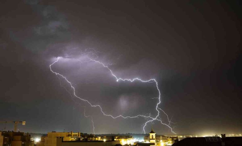 IPMA emite aviso amarelo devido a chuva e trovoada