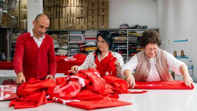 Eles estão a fazer 3.500 pendões para enfeitar a Viagem Medieval Eles estão a fazer 3.500 pendões para enfeitar a Viagem Medieval
