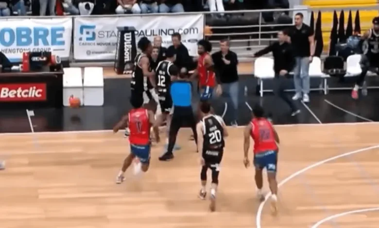 Federação anuncia castigos para as expulsões do Ovarense-Oliveirense Federação anuncia castigos para as expulsões do Ovarense-Oliveirense