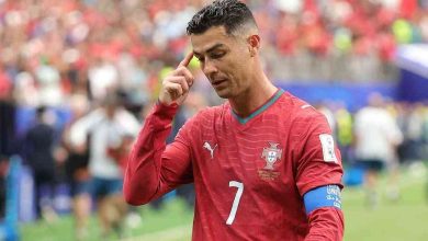 Adeptos criticam equipa por não passar a bola a Ronaldo Adeptos criticam equipa por não passar a bola a Ronaldo