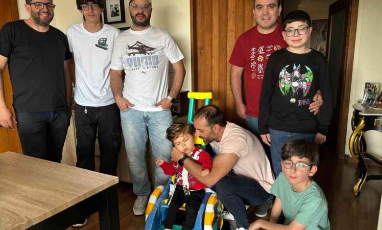 Esmoriz: Projeto “3D com Propósito” entrega cadeira de rodas ao pequeno Rafael
