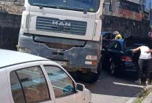 Colisão entre ligeiro e pesado de mercadorias faz um ferido