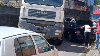 Colisão entre ligeiro e pesado de mercadorias faz um ferido