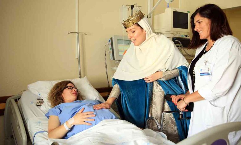 Bebés que nasçam no Hospital da Feira durante a Viagem Medieval passam a ter acesso gratuito vitalício ao evento
