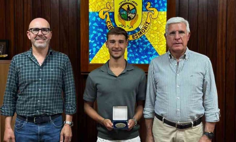 Gabriel Dbouk distinguido com a Medalha da Cidade de Esmoriz Gabriel Dbouk distinguido com a Medalha da Cidade de Esmoriz