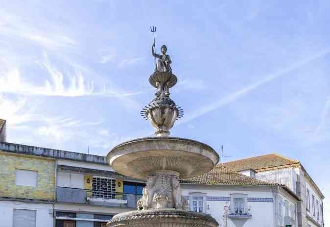 Neptuno, Deus romano da água, patrono dos vareiros e da arte xávega Neptuno, Deus romano da água, patrono dos vareiros e da arte xávega