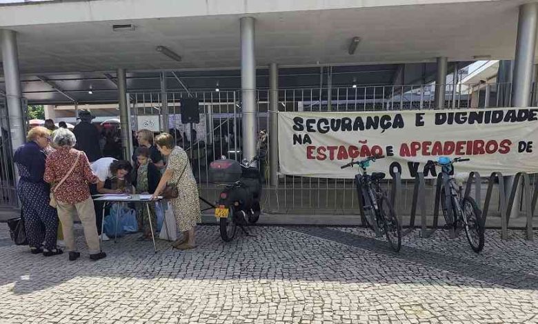 PCP entrega petição na Câmara de Ovar com 500 assinaturas PCP entrega petição na Câmara de Ovar com 500 assinaturas
