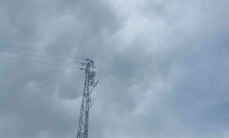 Meia cidade sem luz após trovoada desta manhã Meia cidade sem luz após trovoada desta manhã