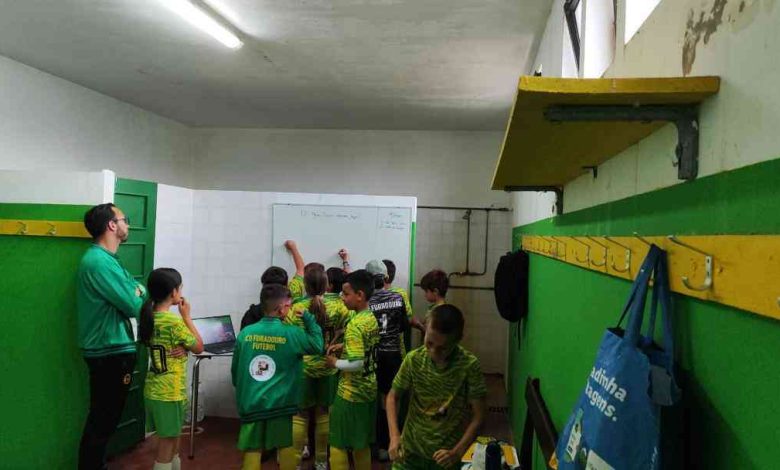 Pais queixam-se das condições de treino do CD Furadouro. Clube põe mãos à obra Pais queixam-se das condições de treino do CD Furadouro. Clube põe mãos à obra