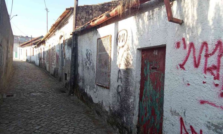 Finalmente alguém olhou para a Rua dos Ferroviários Finalmente alguém olhou para a Rua dos Ferroviários