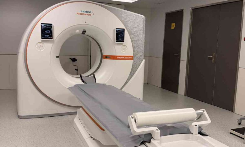 Portugal estreia primeiro equipamento de Tomografia Computorizada com tecnologia de Contagem de Fotões (Photon Counting) que reduz até 45% da radiação e melhora a precisão do diagnóstico Portugal estreia primeiro equipamento de Tomografia Computorizada com tecnologia de Contagem de Fotões (Photon Counting) que reduz até 45% da radiação e melhora a precisão do diagnóstico