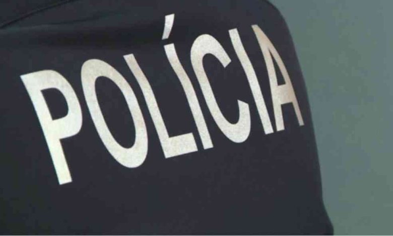 PSP de Ovar apreende artigos contrafeitos durante fiscalização à venda ambulante PSP de Ovar apreende artigos contrafeitos durante fiscalização à venda ambulante
