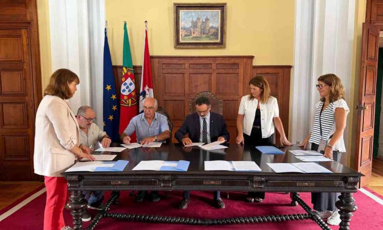 Assinado primeiro acordo laboral na Câmara de Santa Maria da Feira Assinado primeiro acordo laboral na Câmara de Santa Maria da Feira