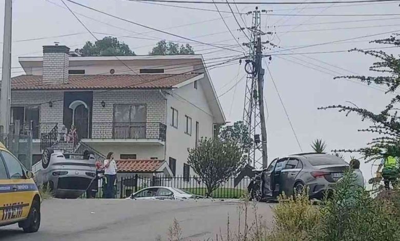 Um morto e cinco feridos em colisâo entre três carros