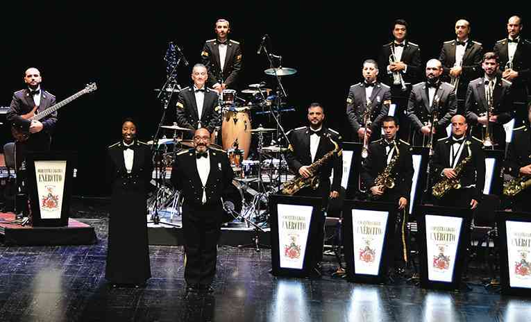 Orquestra Ligeira do Exército atua no Europarque em concerto solidário nos 95 anos dos Bombeiros Voluntários de Esmoriz. Orquestra Ligeira do Exército atua no Europarque em concerto solidário nos 95 anos dos Bombeiros Voluntários de Esmoriz.