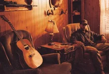 “Entre 4 Paredes” é mais um avanço do álbum “Índigo” de Fernando Daniel